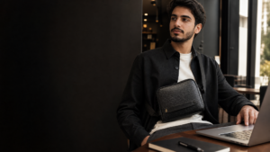 هل الحقيبة الجلدية تناسب الشباب؟ وكيف تختار موديل يواكب ستايلك؟